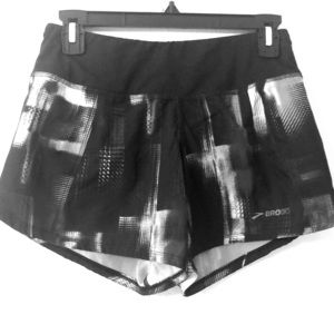 Black & white athletic shorts 🖤🤍